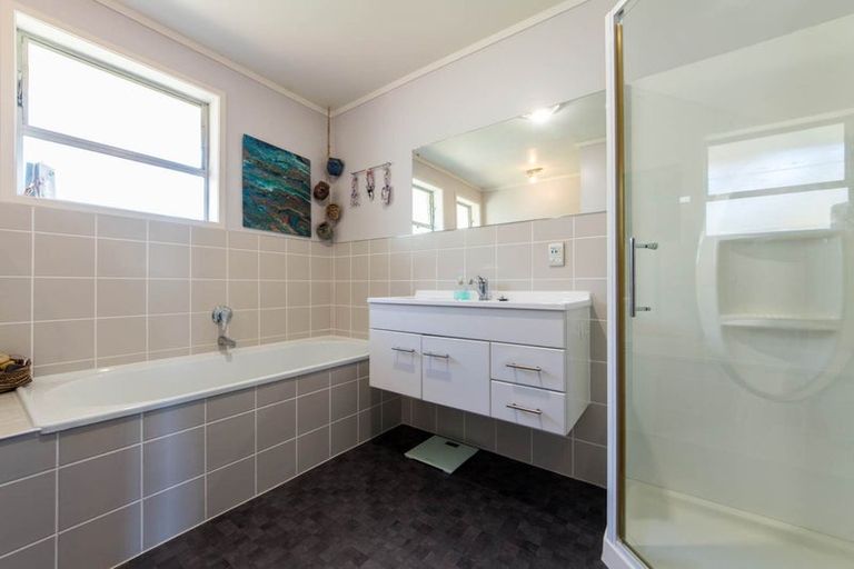 Photo of property in 2/2 Routley Drive, Glen Eden, Auckland, 0602