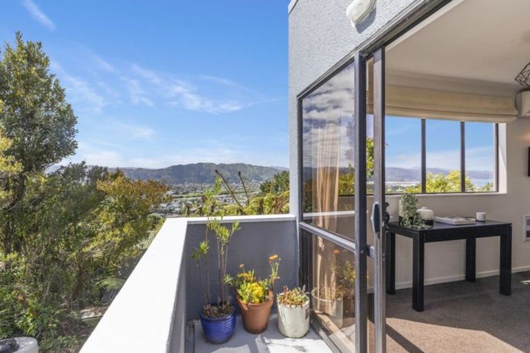 Photo of property in 6b Jacaranda Grove, Maungaraki, Lower Hutt, 5010