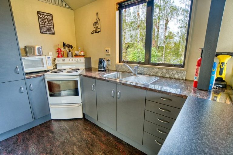 Photo of property in 17 Korua Street, Moana, 7872