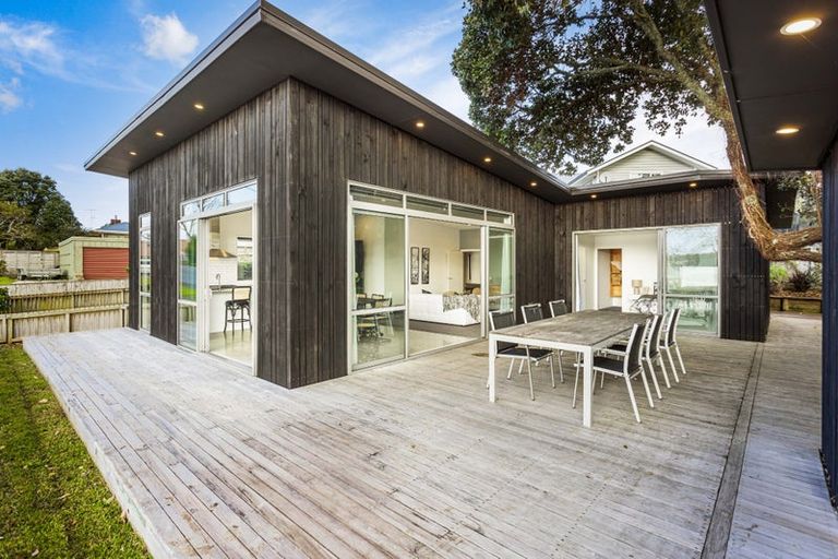 Photo of property in 12b Chapman Road, Te Atatu Peninsula, Auckland, 0610