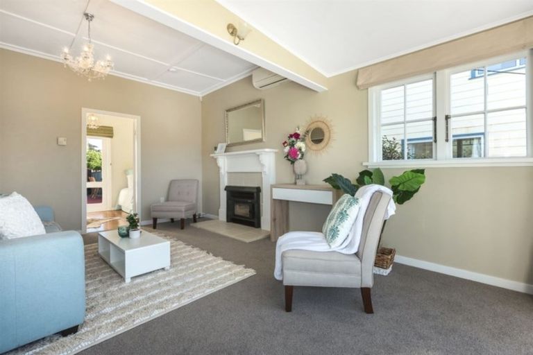 Photo of property in 128 Paremata Road, Paremata, Porirua, 5024