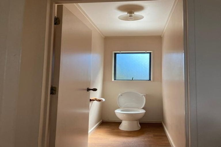 Photo of property in 10 Loughanure Place, Massey, Auckland, 0614