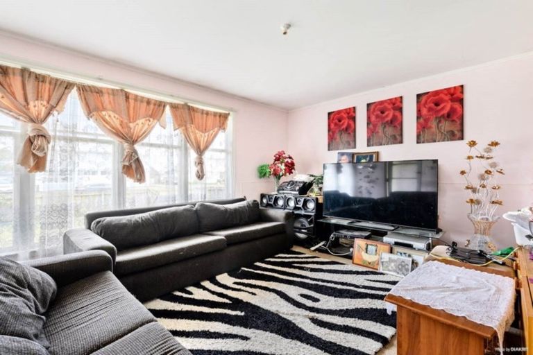 Photo of property in 33 Johnstones Road, Otara, Auckland, 2023