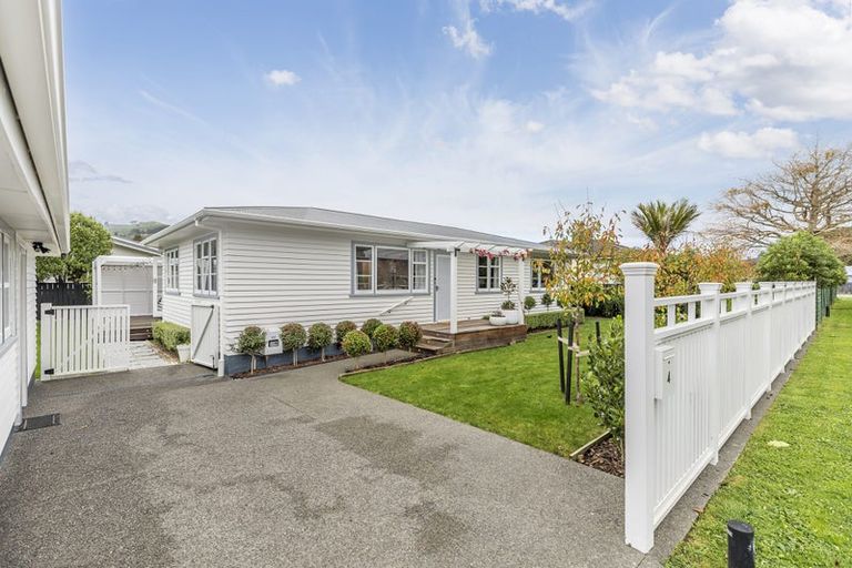 Photo of property in 4 Beauchamp Street, Tawa, Wellington, 5028