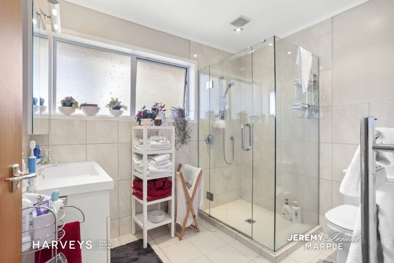 Photo of property in 28 Faith Bullock Place, New Lynn, Auckland, 0600