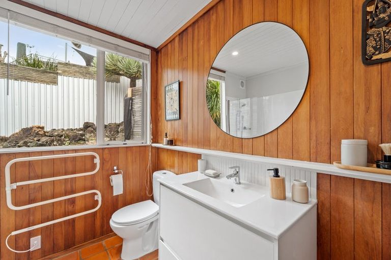 Photo of property in 16a Poplar Road, Stanmore Bay, Whangaparaoa, 0932