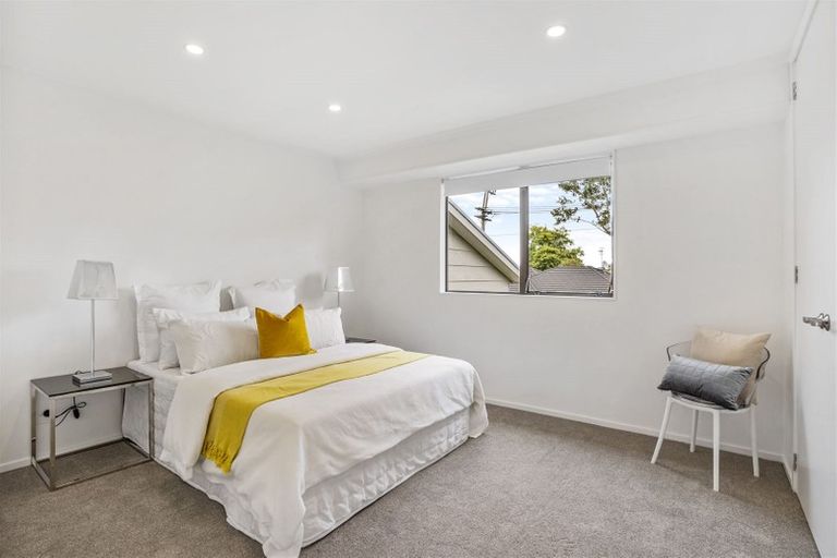 Photo of property in 1/1 Meadowvale Avenue, Forrest Hill, Auckland, 0620