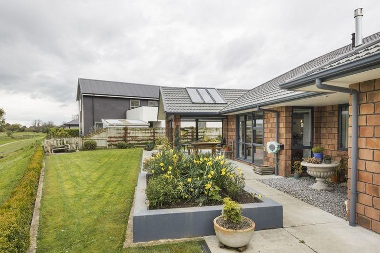 Photo of property in 30 Grand Oaks Drive, Awapuni, Palmerston North, 4412