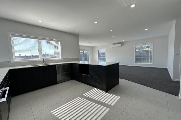 Photo of property in 6 George Yee Place, Taradale, 4112