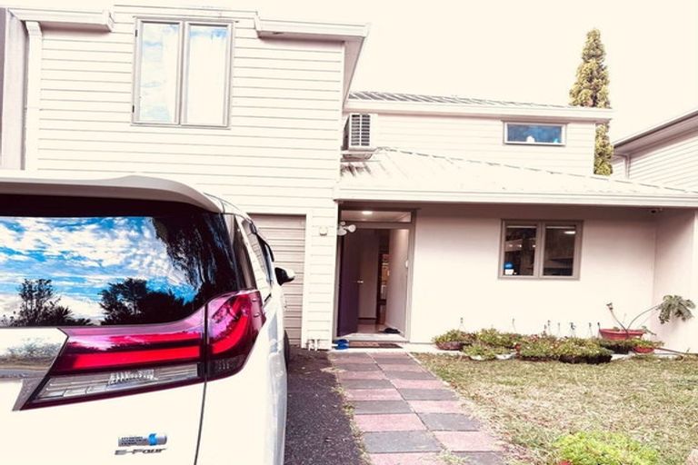 Photo of property in 35 Verdale Circle, Glen Eden, Auckland, 0602