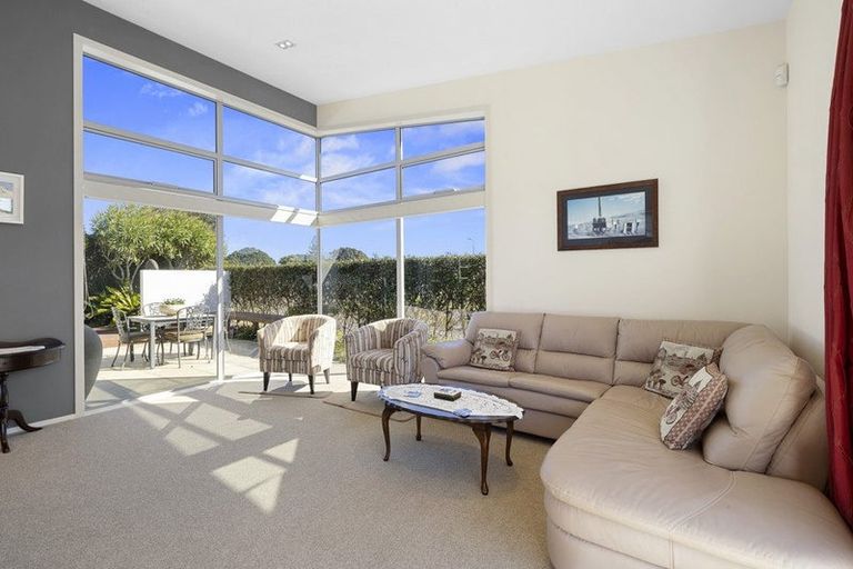 Photo of property in 4 St Andrews Parkway, Waiwhakaiho, New Plymouth, 4312