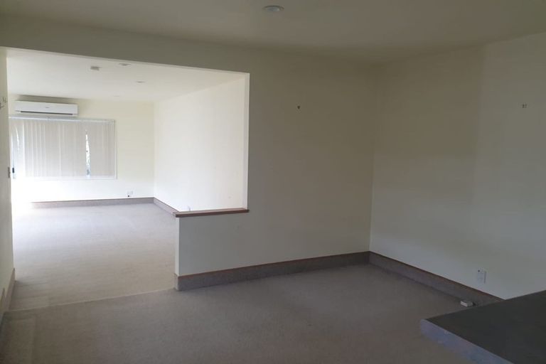 Photo of property in 8 River Road, Te Atatu Peninsula, Auckland, 0610