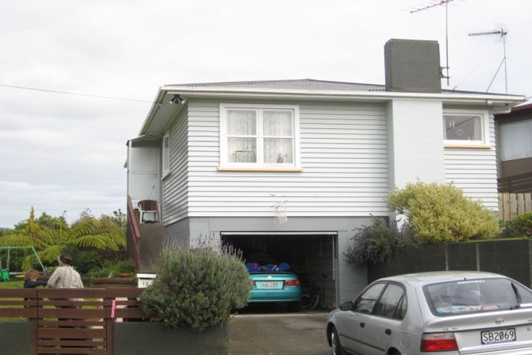 Photo of property in 12 Elm Grove, Westown, New Plymouth, 4310