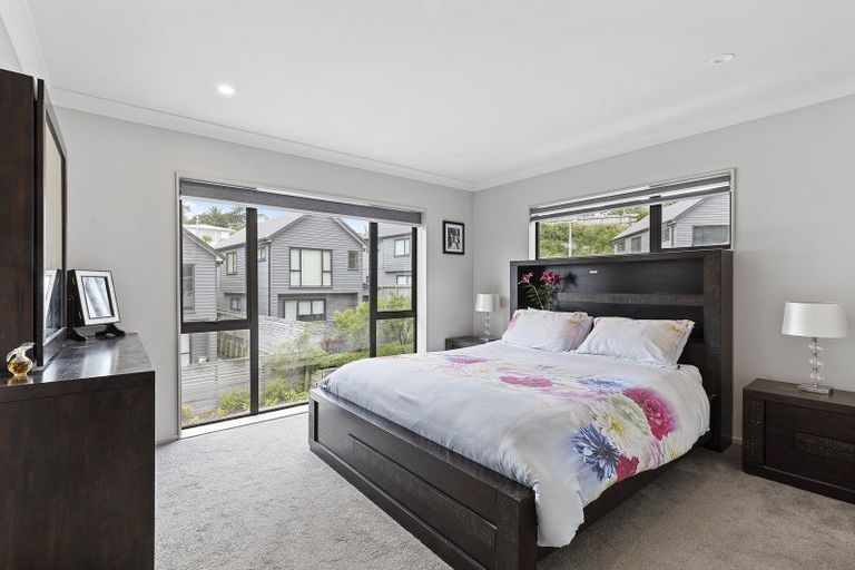 Photo of property in 19 Brindle Way, Newlands, Wellington, 6037