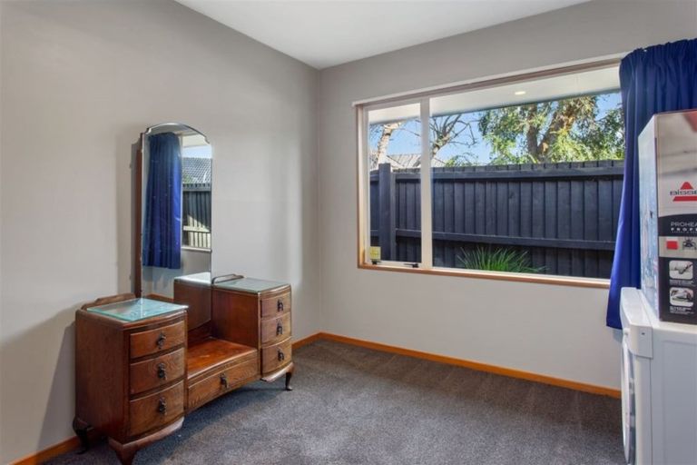 Photo of property in 28 Kirsten Place, Parklands, Christchurch, 8083