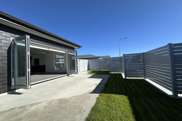 Photo of property in 6 George Yee Place, Taradale, 4112