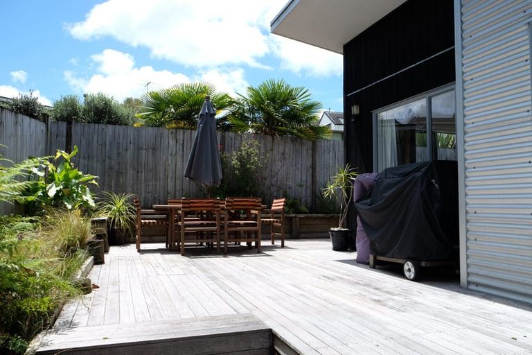 Photo of property in 22 Gatman Street, Birkdale, Auckland, 0626