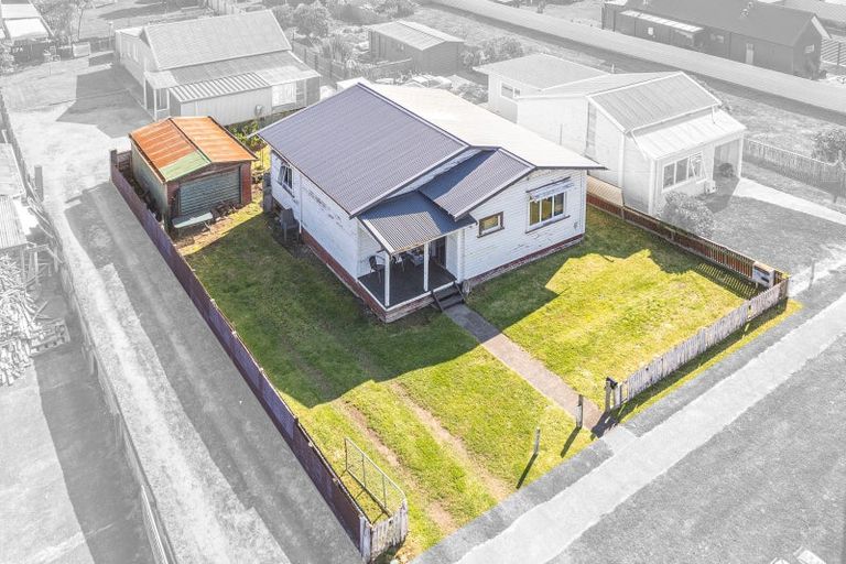 Photo of property in 17 Matai Street, Castlecliff, Whanganui, 4501