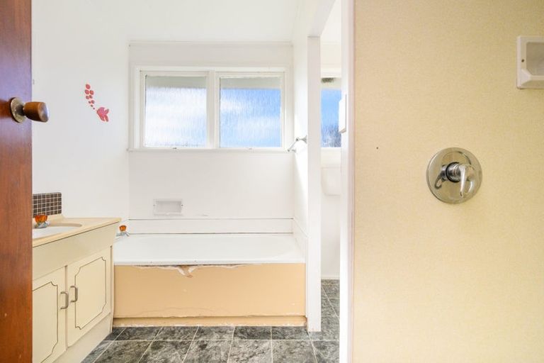 Photo of property in 98 Apollo Parade, Milson, Palmerston North, 4414