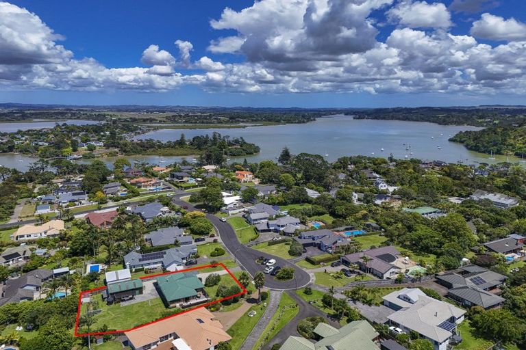 Photo of property in 11 Windfall Grove, Greenhithe, Auckland, 0632