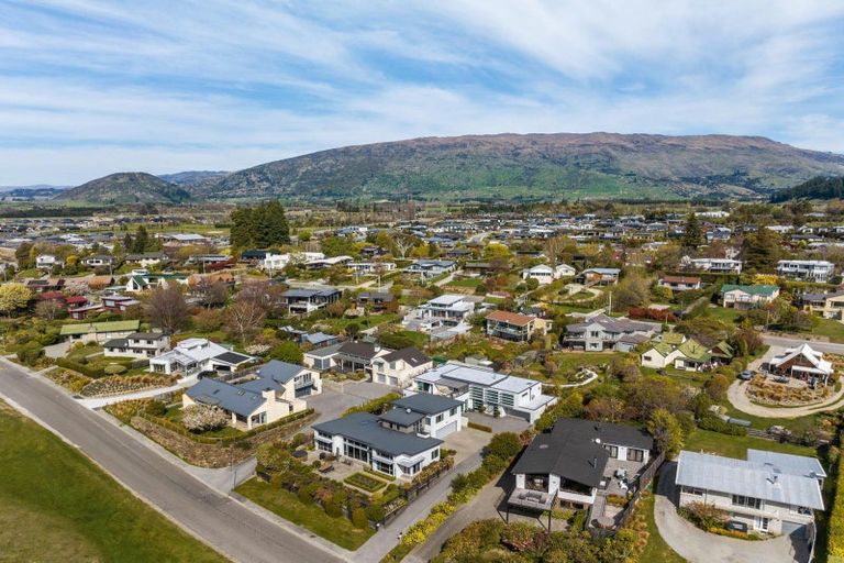 Photo of property in 15 Faulks Terrace, Wanaka, 9305
