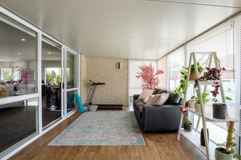 Photo of property in 5 Silverwood Place, Hornby, Christchurch, 8042