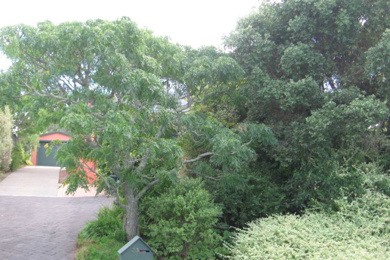 Photo of property in 25 Macnay Way, Murrays Bay, Auckland, 0630