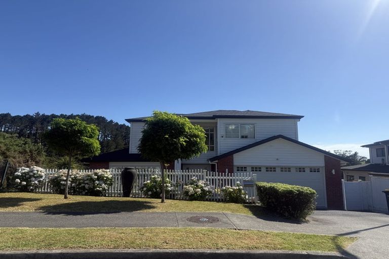 Photo of property in 28 Golden Morning Drive, Albany Heights, Auckland, 0632