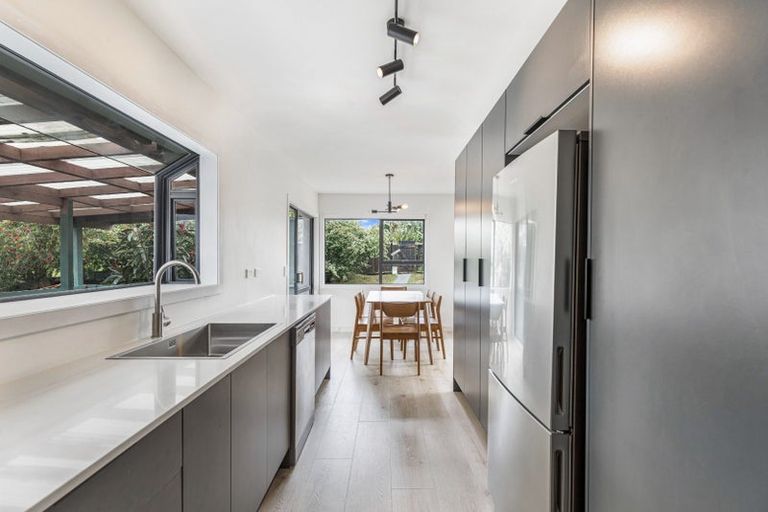 Photo of property in 22 Landsdale Place, Massey, Auckland, 0614