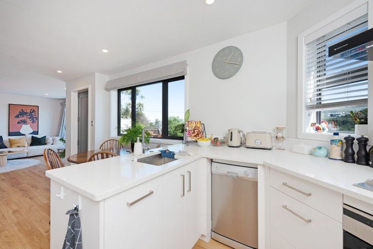 Photo of property in 19 Miles Crescent, Newlands, Wellington, 6037