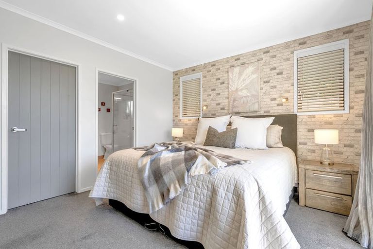 Photo of property in 6 Tavarnya Way, Patumahoe, Pukekohe, 2679