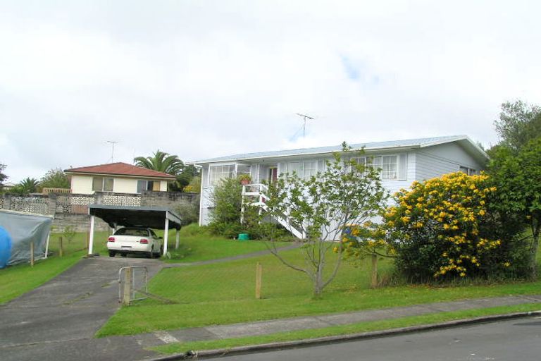 Photo of property in 6 Glenfinn Place, Massey, Auckland, 0614