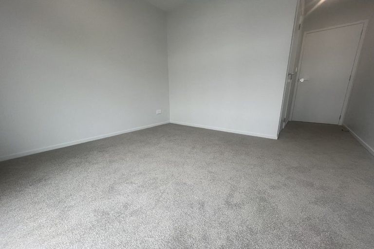 Photo of property in 2 Mikoikoi Crescent, Mangere Bridge, Auckland, 2022