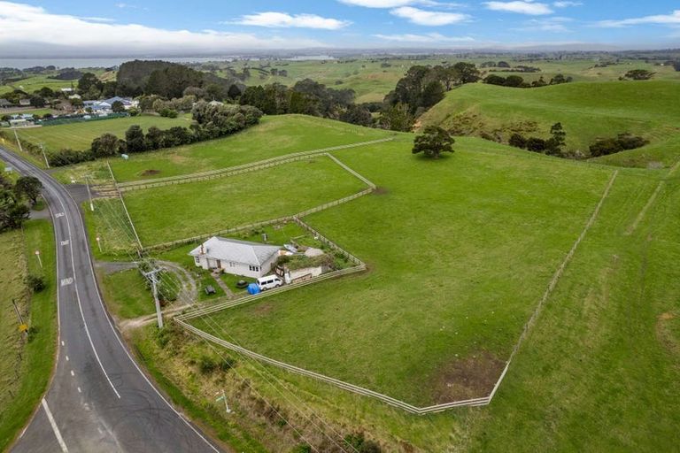 Photo of property in 2586 Awhitu Road, Awhitu, 2684