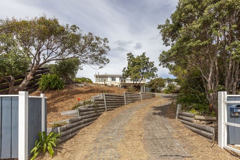 Photo of property in 36 Field Way, Waikanae Beach, Waikanae, 5036