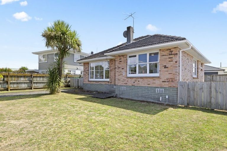 Photo of property in 19 Madill Street, Tuakau, 2121