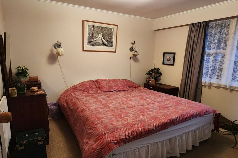 Photo of property in 1 Holmes Grove, Naenae, Lower Hutt, 5011