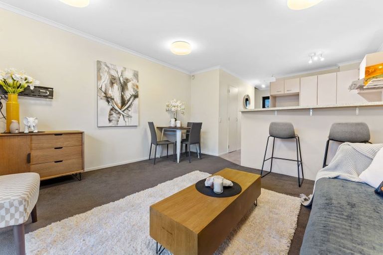 Photo of property in 30/5 Carolina Place, Albany, Auckland, 0632