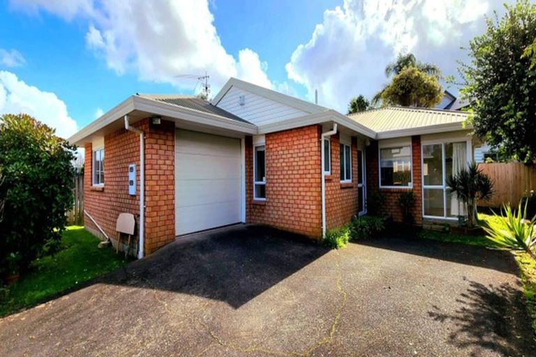 Photo of property in 11 Gloria Avenue, Te Atatu Peninsula, Auckland, 0610