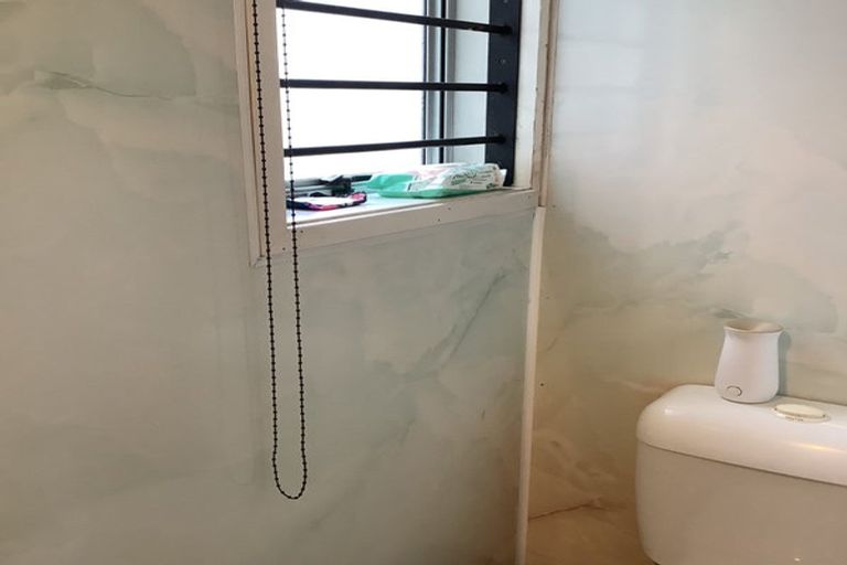 Photo of property in 1/8 Pupuke Road, Hillcrest, Auckland, 0627