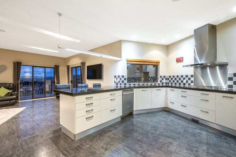 Photo of property in 4 Helm Place, Whitby, Porirua, 5024