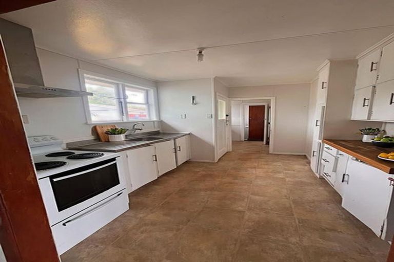 Photo of property in 72 Castor Crescent, Cannons Creek, Porirua, 5024