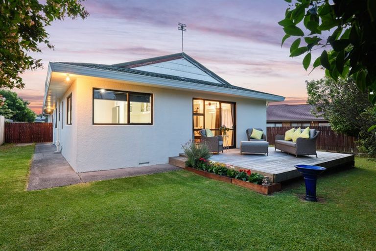 Photo of property in 2/23 Septimus Place, Henderson, Auckland, 0612