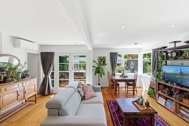 Photo of property in 32 Martindales Road, Heathcote Valley, Christchurch, 8022