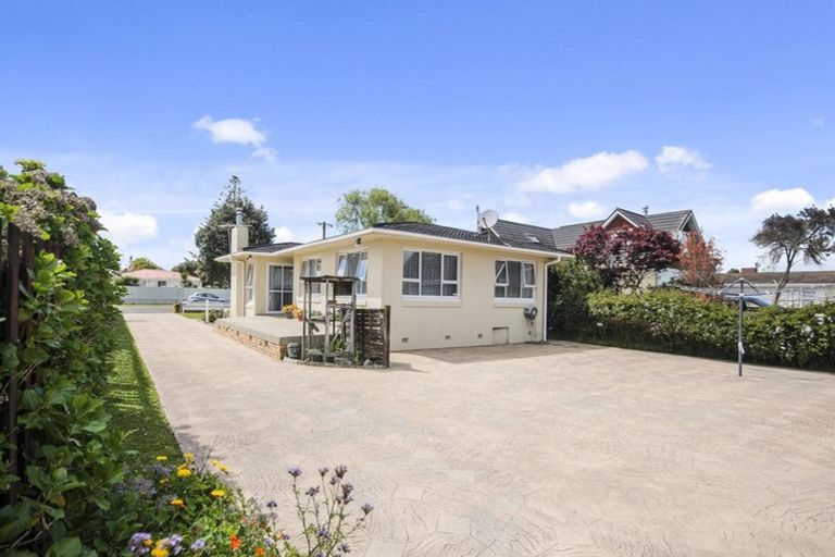 Photo of property in 20 Peachgrove Road, Te Atatu Peninsula, Auckland, 0610
