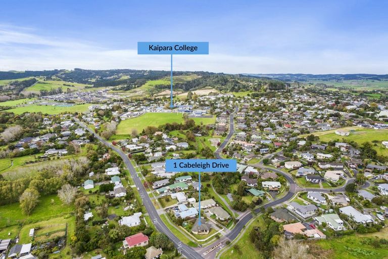 Photo of property in 1 Cabeleigh Drive, Helensville, 0800