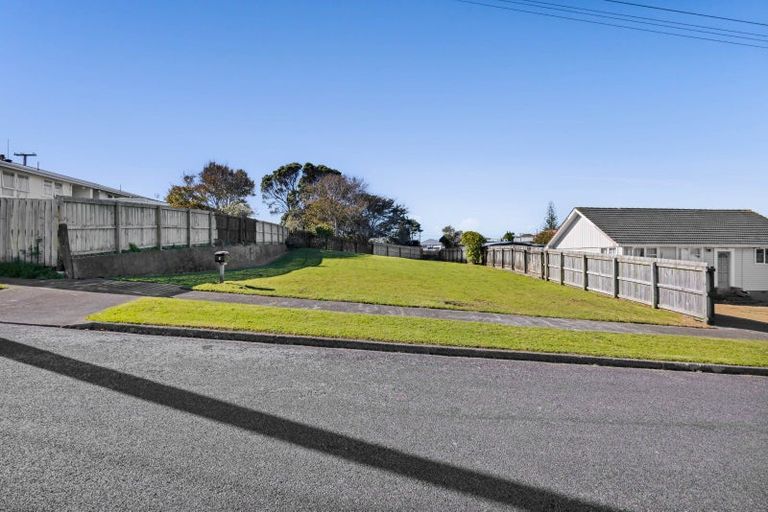 Photo of property in 3 Tumai Street, Spotswood, New Plymouth, 4310