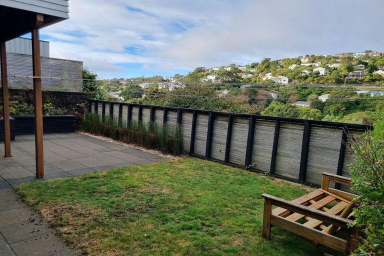 Photo of property in 45 Tiketike Way, Brooklyn, Wellington, 6021