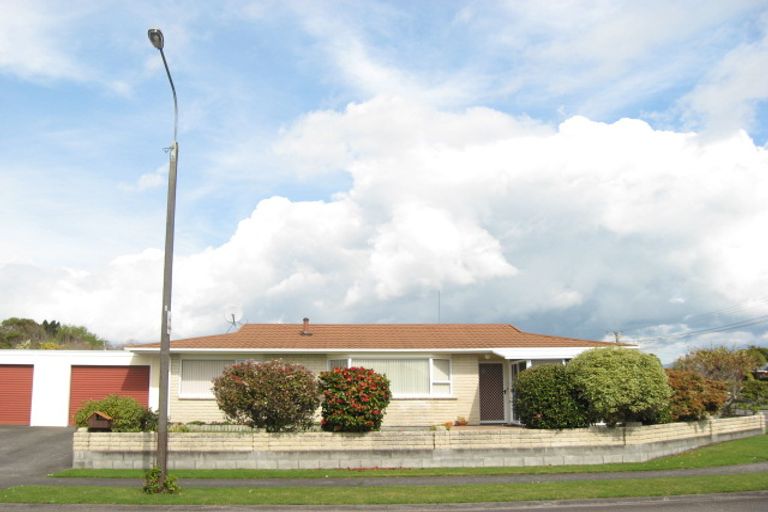 Photo of property in 2 Boulevard Drive, Merrilands, New Plymouth, 4312