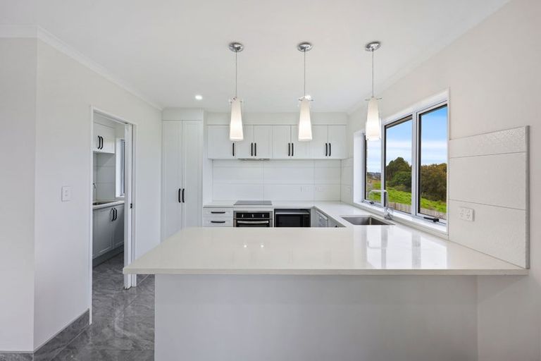 Photo of property in 85c Lake Panorama Drive, Henderson Valley, Auckland, 0614